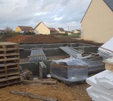 26 novembre, livraison des mat&eacute;riaux pour la dalle