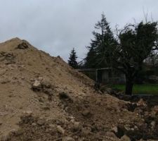 Excavation du calcaire alt&eacute;r&eacute; avec de la marne (m&eacute;lange argile+ calcaire)