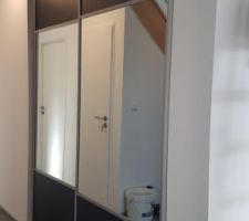 Portes coulissantes penderie entrée