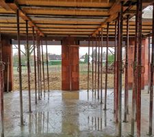 Pose du plancher de l'étage + coulage de la dalle