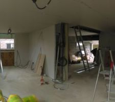 L'espace de vie au RdC qui prend forme.