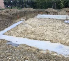 Fondations coul&eacute;es pendant la pluie : la piscine ...
