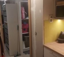 Solution habile pour boucher les trous : poser du BA13 ! :p