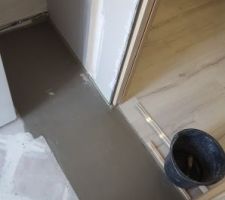 Ragréage du sol pour être au niveau.