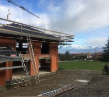 Face sud de la maison avec vue sur La Tournette au loin