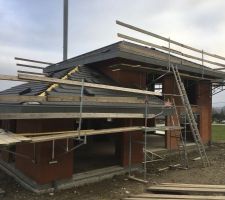 Fin de la pose des tuiles vue face sud ouest