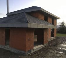 Premier vrai rendu du toit avec les chenaux encastrés