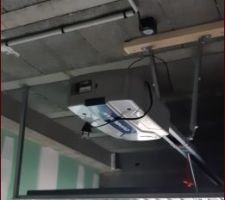 Porte de garage motoris&eacute;e