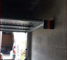 Porte de garage motoris&eacute;e