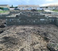 De voir le vide sanitaire se montait... on se projette déjà !!!!
On voit les bases de notre plan en vrai... c?est émouvant !