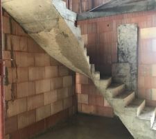 Escalier béton