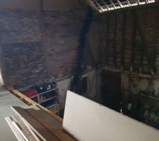 Grange jouxtant la maison