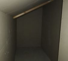 Chambre parentale, vie sur le dressing