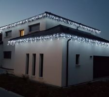 Façade avec éclairage de Noël