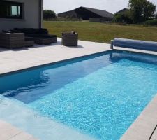 Piscine et terrasse orientées Ouest