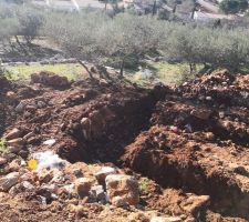 Le lendemain du passage du terrassier, effectivement les fondations sont enfin creusées mais je trouve le résultat pas très "propre".