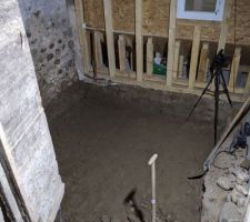 Buanderie: Ca creuse! Le trépied et l'appareil photo, c'est parce qu'à partir de maintenant je vais filmer mes travaux