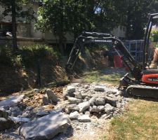 D&eacute;molition de l'ancienne dalle de l'abris de jardin pour faire place nette !!