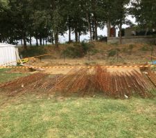 Fondations creus&eacute;es !! un peu de ferrailles ? un bon plan du bauff qui travail dans le TP ! merci beaucoup