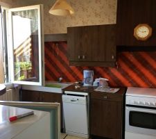 Voici la maison avant (1er étage - cuisine... qui deviendra une partie de la "chambre enfant n°1")
