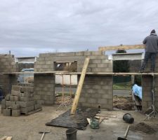 &Eacute;l&eacute;vation des murs du RDC + coffrage volet roulant.