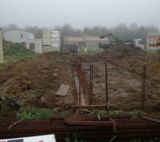 Chantier jour 1: Terrassement et fondations coulées.