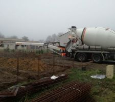 Chantier jour 1: Terrassement et fondations coulées.