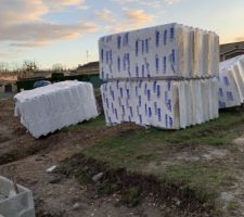 Livraison de matériel pour le plancher hourdis. Reprise des travaux prévue le 13.01.20