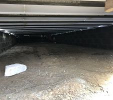 Vue depuis la trappe du vide sanitaire