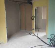Notre chambre,partie dressing, etage