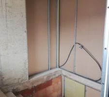 Escalier, manque une ouverture dans le placo