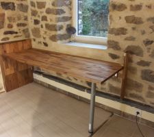 Table rabattable, d&eacute;ploy&eacute;e.