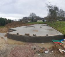 Coulage de la dalle terminé, l'élévation des murs est prévue pour mi-janvier 2020