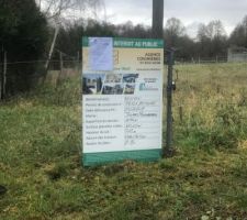 Panneau affiché sur le terrain
