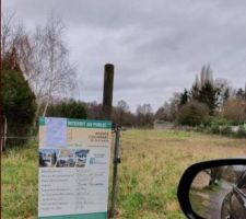 Panneau affiché sur le terrain