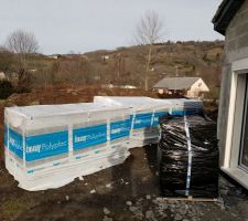 Livraison des plaques de placo, des polyplac, des blocs portes, de la pieuvre électrique, de la trappe d accès des combles.