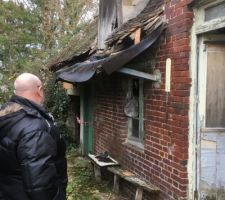 Voici la facade de notre la maison en brique.
Ca fait envie :D