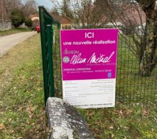 Pose du panneau pour les deux mois de recours des tiers