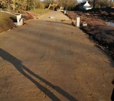 Voirie en cours, en esp&eacute;rant que le temps soit meilleur pour finir le chantier.