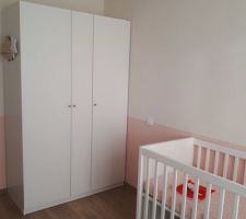Chambre de bébé - armoire