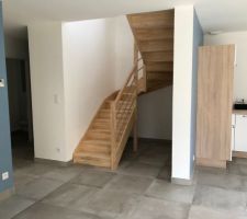 Escalier (vitrifié).