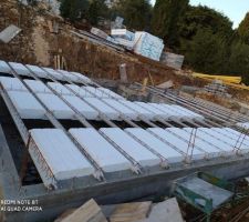 L'arase est faite, on passe au plancher