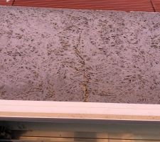 La fissure correspond à un écrasement selon le fournisseur COFRELITE et les coffres n'auraient pas du être installés.