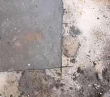 Le tron&ccedil;onnage &agrave; la scie montre des d&eacute;parts possibles de fissures dans la dalle lors de mouvement de terrain ou autre ph&eacute;nom&egrave;ne.