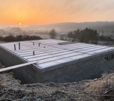 Hourdis posés ainsi que les évacuations des eaux usées mis en place
