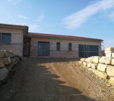 Façades en cours... Hâte de voir le résultat... Ça avance.