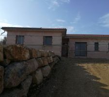 Façades en cours... Hâte de voir le résultat... Ça avance.