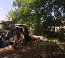 L'habitation et les petites cabanes sont &agrave; d&eacute;truire.