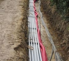 Petite parenth&egrave;se concernant les travaux de viabilit&eacute;s qui continuent d'avancer tr&egrave;s vite! Le boulot est titanesque car ils viabilisent pour plusieurs maisons mais le r&eacute;sultat est impressionnant!