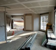 Suite pose rails placo et début des cloisons et pose des portes.